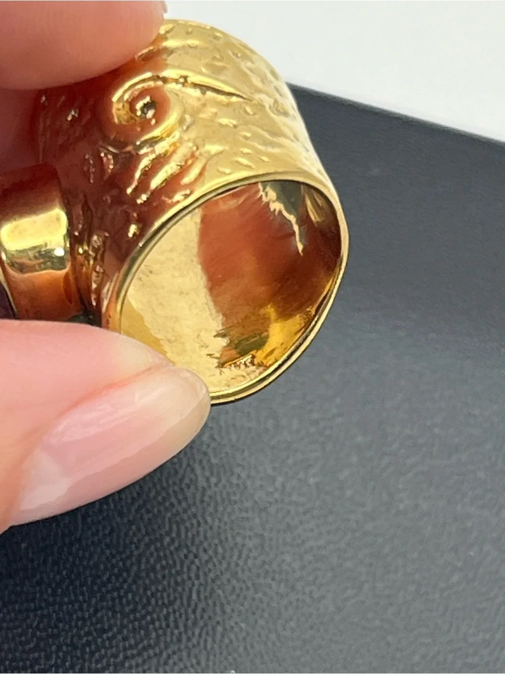 Italy wide textured gold tone band ring size 5 purple glass stone vintage